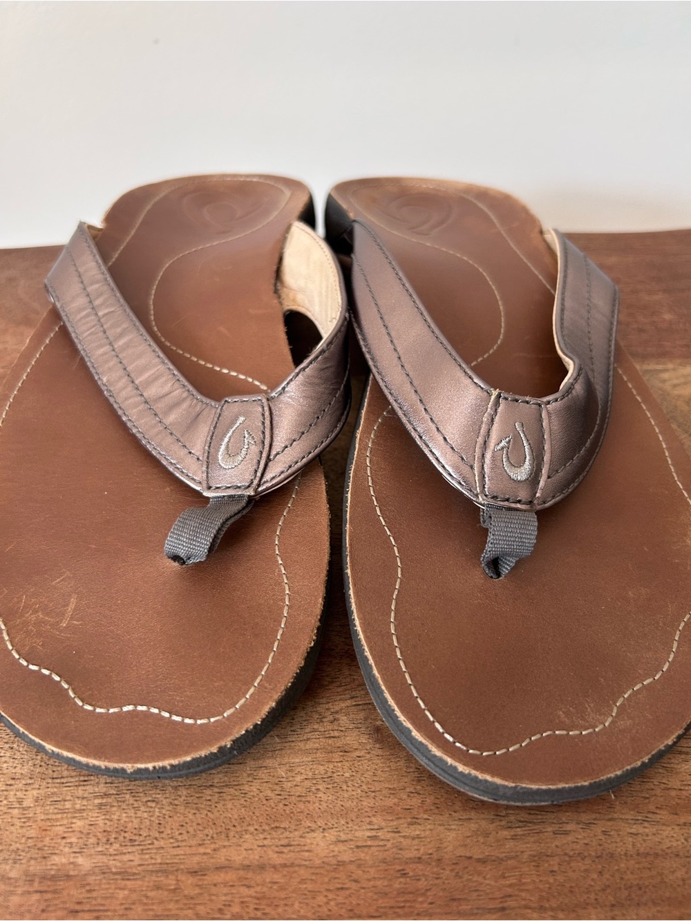 OluKai Leather Flip Flops Kumu Women’s 9 Sandals Brown